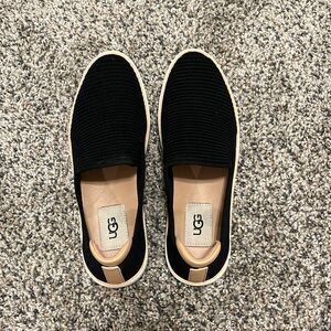 UGG Women’s Alameda Sammy Sneaker, Black, Size 6